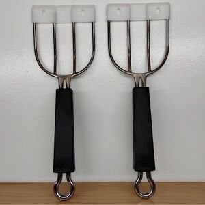 The Pampered Chef Black Meat Lifter Forks